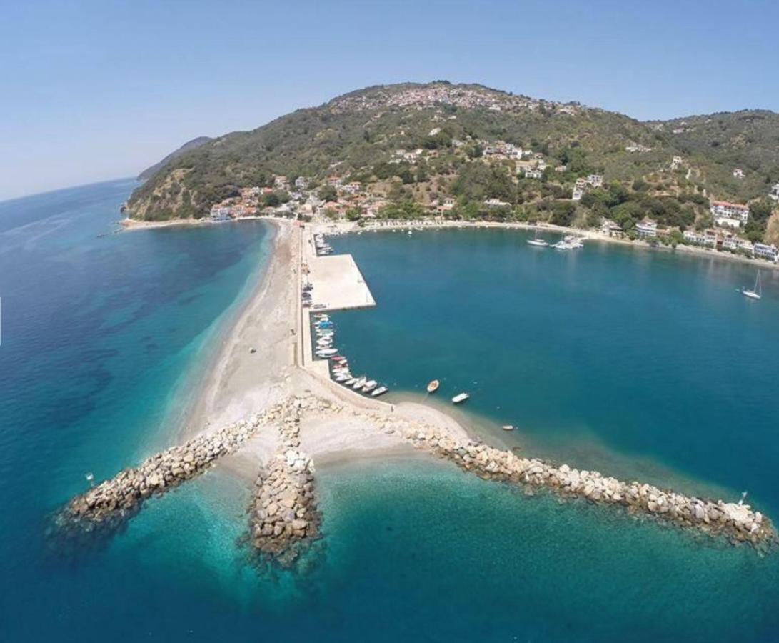Markamar Loutraki  Bagian luar foto